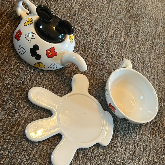 Walt Disney Mickey Mouse Tea Cup and Saucer - Picture 13 of 13